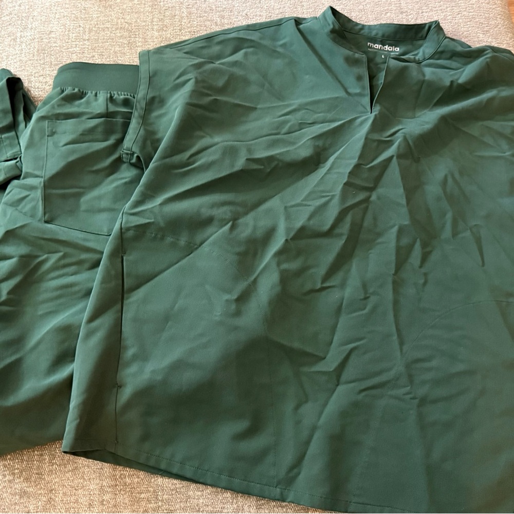 Mandala Women's Dark Green scrub set